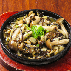 キノコとつぶ貝のバター焼き