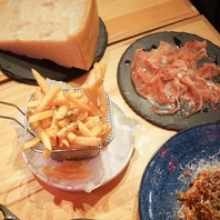 前菜からメインのパスタまで種類も豊富！お酒と相性◎