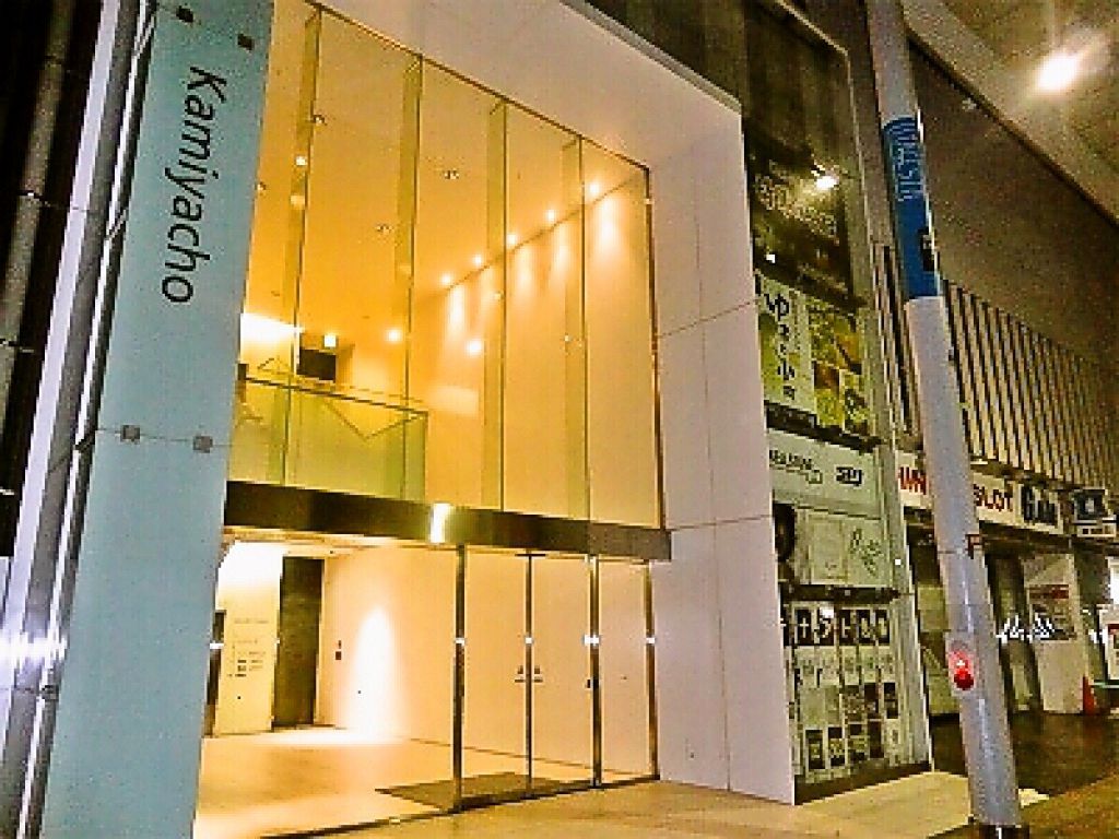 本通り商店街内、サンモール正面ビルの２F☆