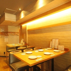 6名ずつ座れるテーブル席が、2席。こちらのテーブルで団体のお客様も、お楽しみください。店内最奥にございますので、気兼ねなく飲めます。