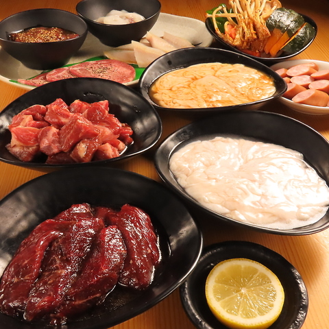 自慢のホルモン、レアでも食べられるジンギスカン。野球選手も足しげく通う隠れた名店