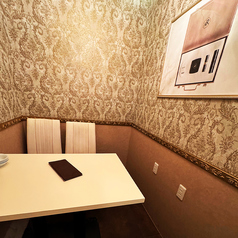 ロココ調のお洒落な個室。