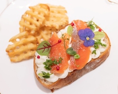 お花のオープンサンド