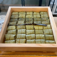 丁寧に仕込んだ数量限定の柿の葉寿司