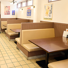 【家族とのお食事の場】スタッフのおもてなしがあたたかく、居心地の良い空間作りを心掛けております。家族や友人との楽しいひと時を当店でお過ごし下さい。