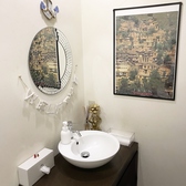 女性の方でも安心してお使いできるようお手洗いも清掃を徹底しております。広々お手洗いなので、お子様連れの方でも使いやすくなっております。