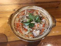越の鶏とごぼうの土鍋ご飯