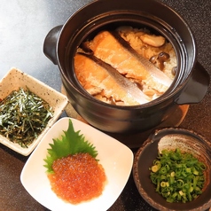 鮭といくらときのこの土鍋ご飯