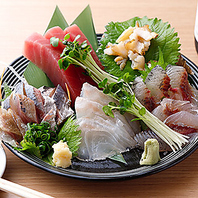 豊洲市場直送！新鮮な魚のお刺身盛り合わせが自慢です♪