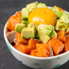 アボカドサーモン丼