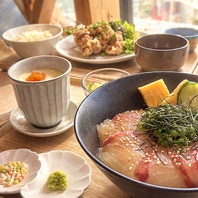 お出汁でお茶漬けにできる海鮮丼やリメイク定食ランチ