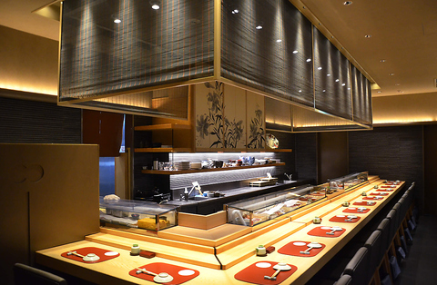 丁寧な仕込み、心を込めた寿司を味わえる江戸前寿司店。