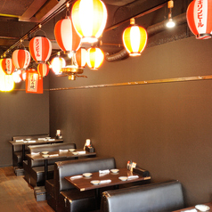 【お一人様も大歓迎】仕事終わりのサク飲みにも最適！なんば駅徒歩5分の居酒屋でしっぽりと飲みませんか？お食事は、調理人こだわりの和食等をリーズナブルにご堪能いただけます。カップル・ご夫婦でのご利用はもちろんのこと、お一人様も大歓迎ですのでお近くにお越しの際は是非お立ち寄りください♪