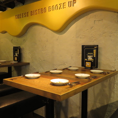 壁にもとろ～りチーズが♪テーブル席は最大６名様♪