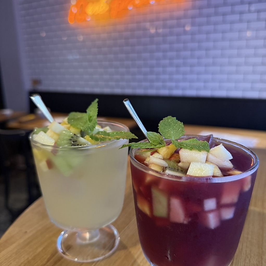 人気のサングリア　フルーツたっぷりで料理とも相性抜群