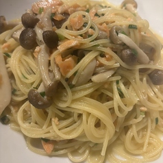 サーモンとたっぷりキノコのパスタ
