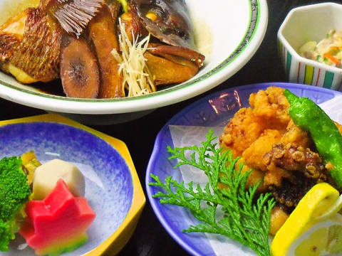鞆の浦の老舗といえばココ。海の幸や和食料理がゆったり楽しめる店。