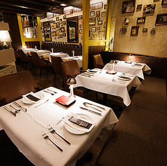 店内全体を利用した最大56名様までの着席が可能な空間です。大規模な貸切パーティや宴会にご利用いただけます。用途に応じてレイアウトの変更も可能ですので、詳細はお問い合わせください。