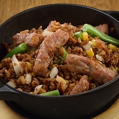 【飯類】角切りサーロイン醤油黒炒飯（Sliced Beef Fried Rice With Chinese Soy Sauce）