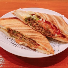 牛たんカツホットサンド
