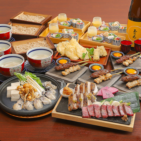 炭火で焼き上げたこだわりの串焼、アレンジを効かせた蕎麦前や季節感溢れるおばんざい