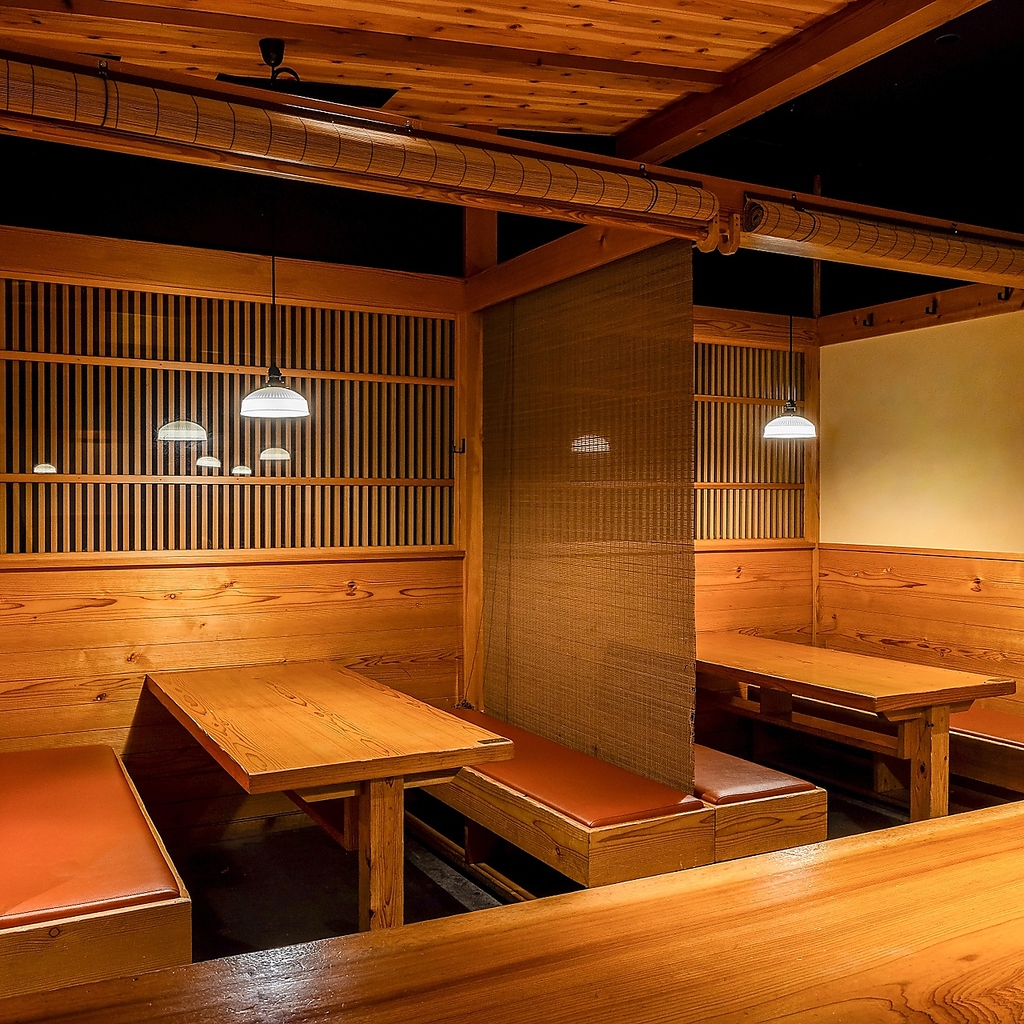 上品な色味で統一した和モダン空間は、新規オープン店ならではの清潔感が魅力