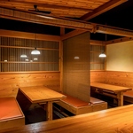 上品な色味で統一した和モダン空間は、新規オープン店ならではの清潔感が魅力