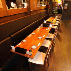 【宴会最大80名様迄】広々とした店内でご宴会を！上質な食材を使用したお料理をリーズナブルに楽しめる「天和-あまと-」では、市場直送の鮮魚や朝引き地鶏をお造り等でご堪能いただけます。料理と相性抜群のドリンクも種類豊富にご用意！生ビール・ワイン・日本酒・焼酎等、お客様のお好みでご注文ください♪