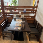 木の温もりに包まれた居心地の良い空間で、楽しいランチやディナーを♪