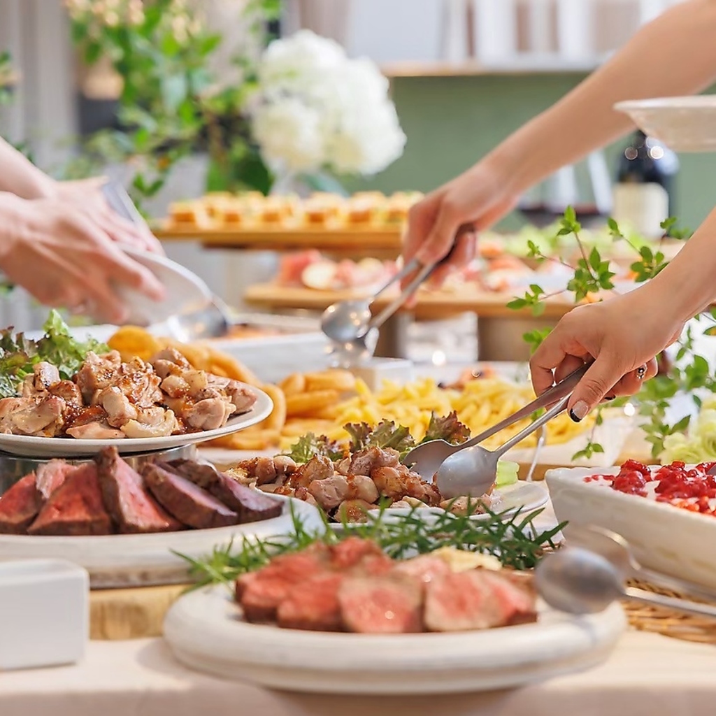 貸切立食時のお料理も好評いただいております！美味しい思い出も、ぜひ一緒に。