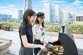 最新のBBQマシンを導入！最低限の時間で食材の内側にじっくり熱を通して美味しく仕上げます♪また、正面にカバーが付いているので、保温効果もあり熱々のお肉を維持！お子様が火傷する心配もなく、お気に入りの服や髪に匂いが付くのを防ぐことが出来ます◎