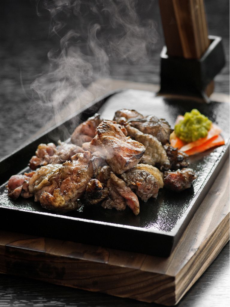 【鳥ざんまい　南大分店】『鶏もも炭火焼』看板商品！ほど良い食感、炭火で焼いた鶏の旨みが絶妙です
