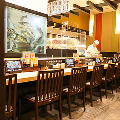 雰囲気の良い落ち着いた空間が広がる店内。お一人様でも気軽にゆったりと、絶品の江戸前寿司をお召上がりいただけます。