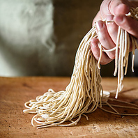 料理の〆にはこだわりの手打ち蕎麦