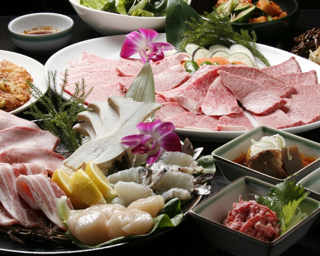 接待やハレの日に！特撰肉を心行くまで味わえるよう贅沢に仕上げました。5500円
