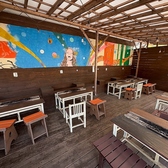 屋外にバーベキューハウスあり。SLOWのBBQは手ぶらでOK!屋根付きなので天気の心配もございません