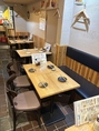 レイアウト自由なテーブル席あり。