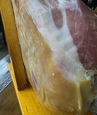 生ハム原木切り出し