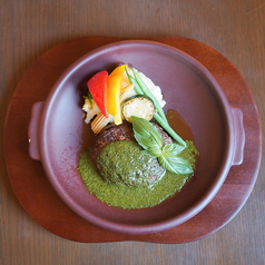 ステークアッシェ　バジルとほうれん草のソース