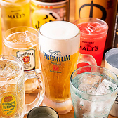 ビール、ビアカクテル、ハイボール、ウイスキー、サワー、梅酒、果実酒、マッコリ、ワイン、樽詰スパークリング、日本酒、焼酎etc…100種以上のドリンクを常時ご用意しております。年配のお客様から女子会まで、年代を気にしない豊富な飲み物の数々。飲み放題付きコースや単品飲み放題などお得なプランを多種ご用意！