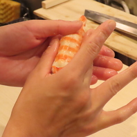15年の職人が手掛ける新鮮なネタを使用した鮨