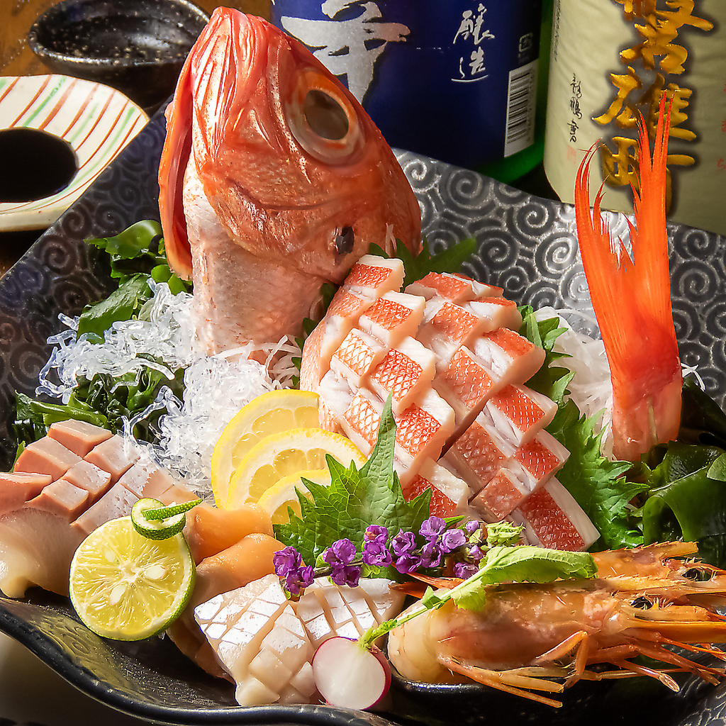 鮮度にこだわった魚介が自慢！その時季旬を迎える新鮮な刺身を、豊富な銘酒と共にご堪能ください。