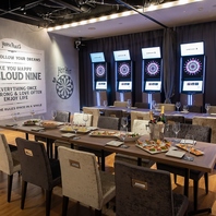 新宿駅東口より3分♪オシャレな非日常空間