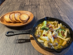 ボラーチョ特製アヒージョ