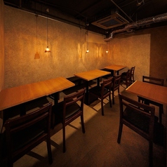 《大人数様向けテーブル席》【10名様から25名様】飲み会や各種ご宴会におすすめのお席です。広々としたテーブル席でお食事をお楽しみください。