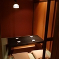 ◆気品ある和空間で特別なひとときをご会食やグループ様に最適な、ゆったり寛げる掘りごたつ席をご用意。周囲を気にせず過ごせる個室も完備しております。※個室利用料(1組)：2000円※個室予約はお電話にて承ります。※団体様はテーブルを分けてのご案内となります。