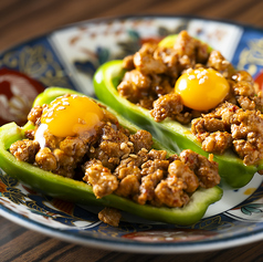 ピリ辛月見肉詰めピーマン