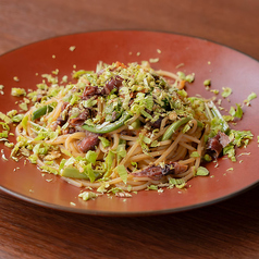 春の味わい！ホタルイカとこごみ、ふきのとうのオイルソーススパゲッティ