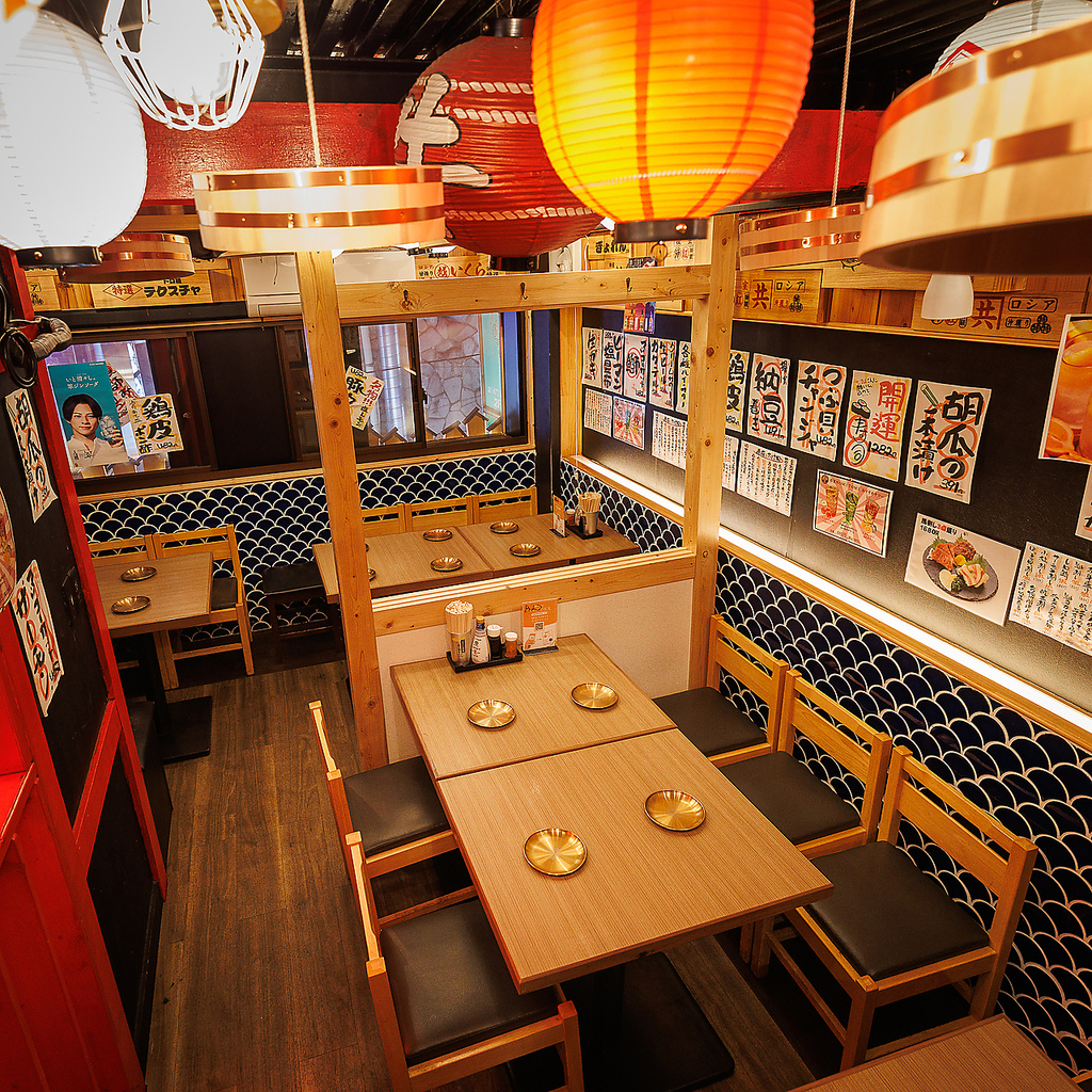 内装にこだわったテーブル席！料理の美味しさを引き立てる内観から生まれる雰囲気も大切にしています