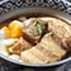 じっくり煮込んだ豚の角煮
